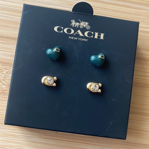 Brand New Coach Set of Two Post Earrings Heart Gold Tone Signature “C” - Picture 10 of 11